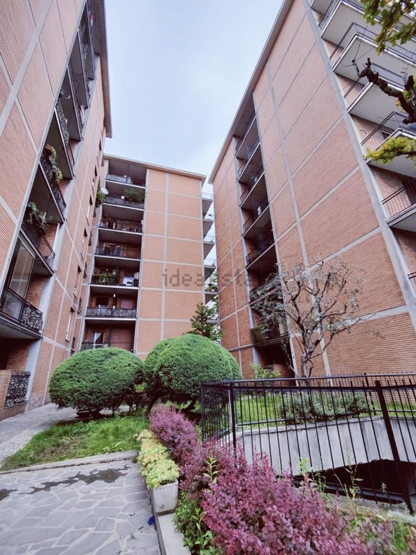 appartamento in vendita a Monza in zona Centro Storico