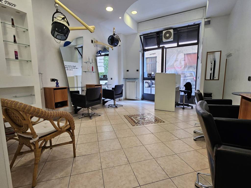 negozio in vendita a Monza in zona Centro Storico