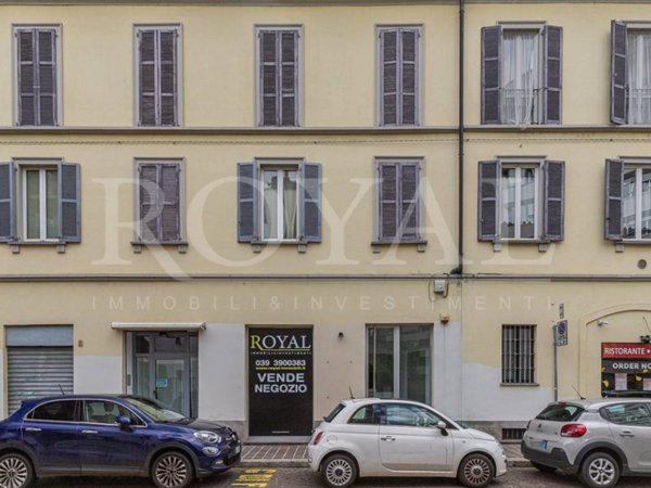 negozio in vendita a Monza in zona Centro Storico