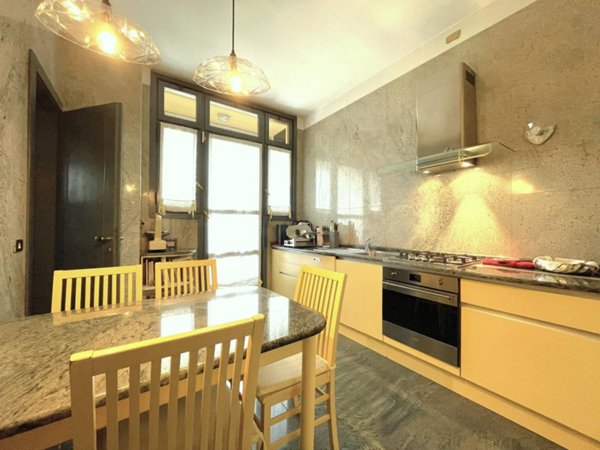 appartamento in vendita a Monza in zona Centro Storico