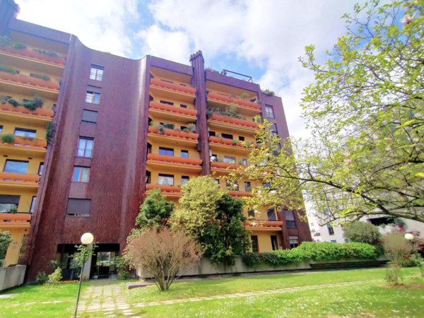 appartamento in vendita a Monza in zona Centro Storico