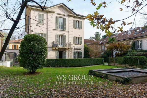 appartamento in vendita a Monza in zona Centro Storico