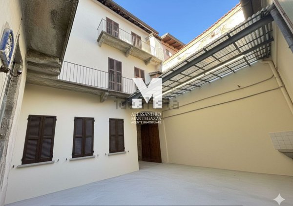 intera palazzina in vendita a Monza in zona Centro Storico
