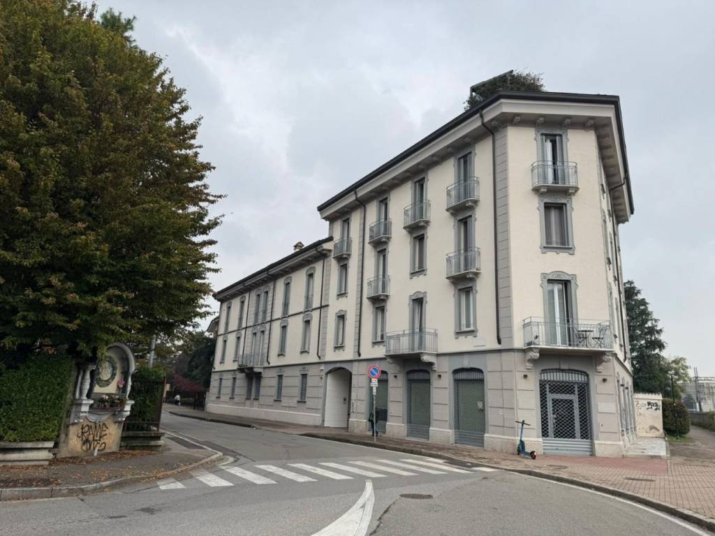 appartamento in vendita a Monza in zona Centro Storico
