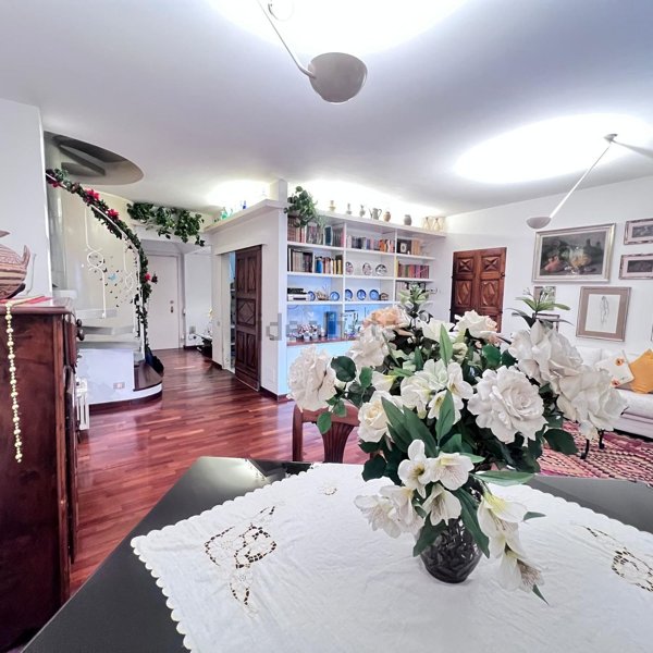 appartamento in vendita a Monza in zona Centro Storico