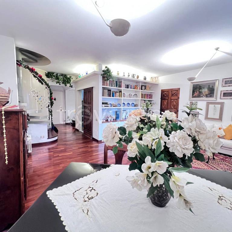 appartamento in vendita a Monza in zona Centro Storico