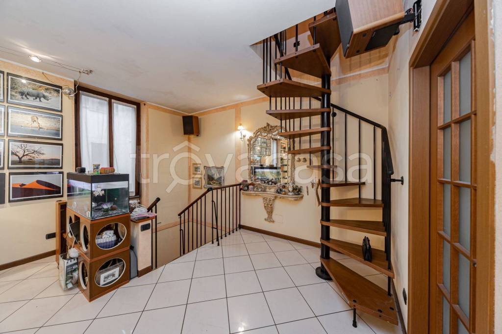 appartamento in vendita a Monza in zona Centro Storico