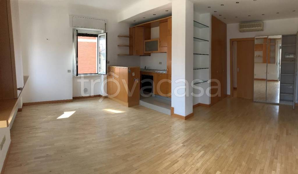 appartamento in vendita a Monza in zona Centro Storico