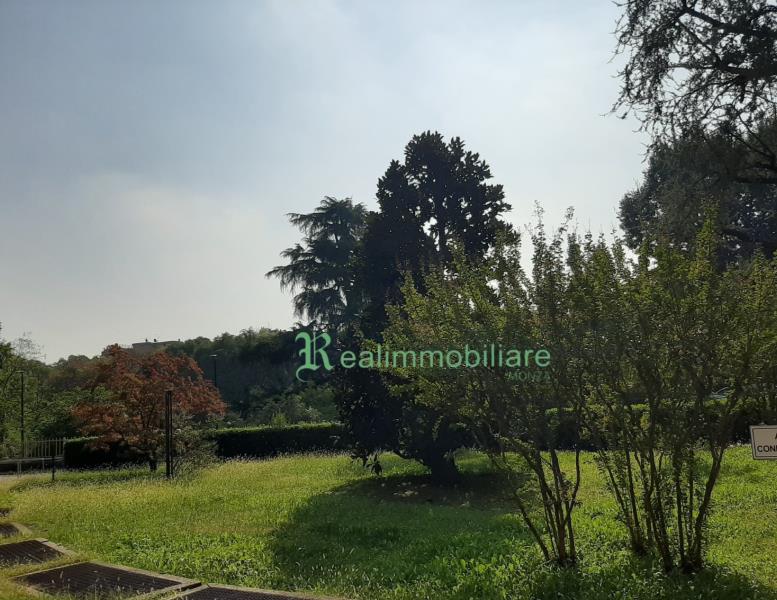 appartamento in vendita a Monza in zona Centro Storico