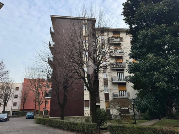 appartamento in vendita a Monza in zona Centro Storico