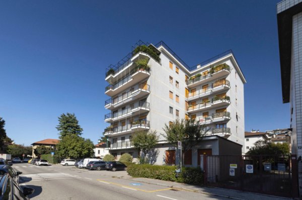 appartamento in vendita a Monza in zona Centro Storico