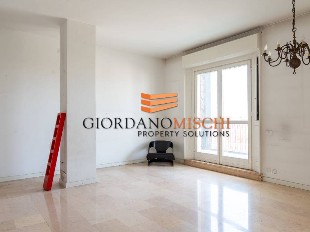 appartamento in vendita a Monza in zona Centro Storico