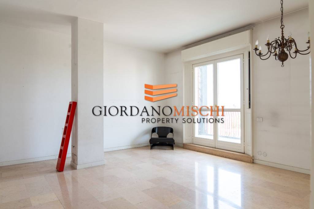 appartamento in vendita a Monza in zona Centro Storico