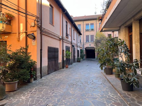 locale commerciale in vendita a Monza