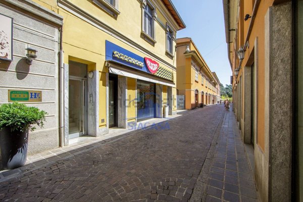 negozio in vendita a Monza in zona Centro Storico