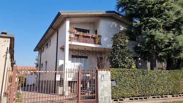 casa indipendente in vendita a Monza