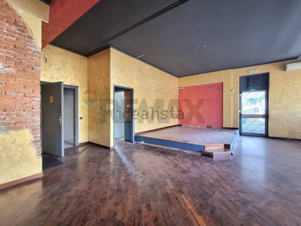 locale commerciale in vendita a Monza in zona Centro Storico