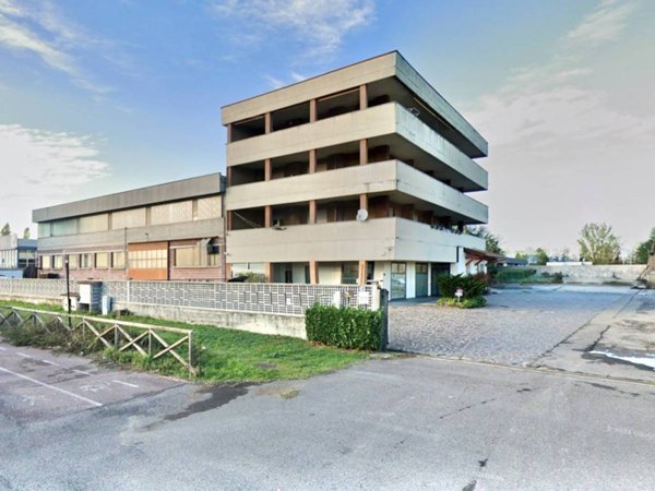 locale commerciale in vendita a Monza