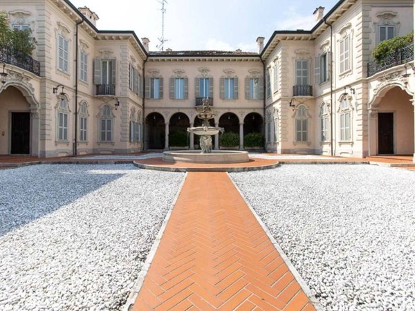 appartamento in vendita a Monza in zona Centro Storico