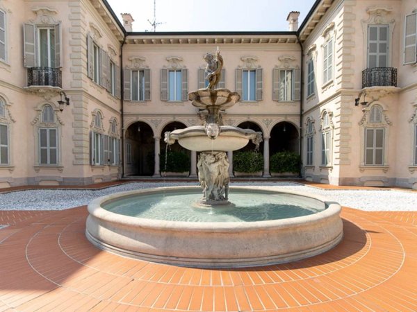 appartamento in vendita a Monza in zona Centro Storico