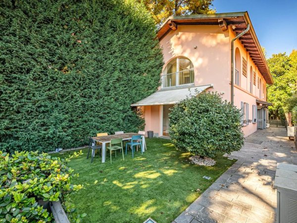 casa indipendente in vendita a Monza