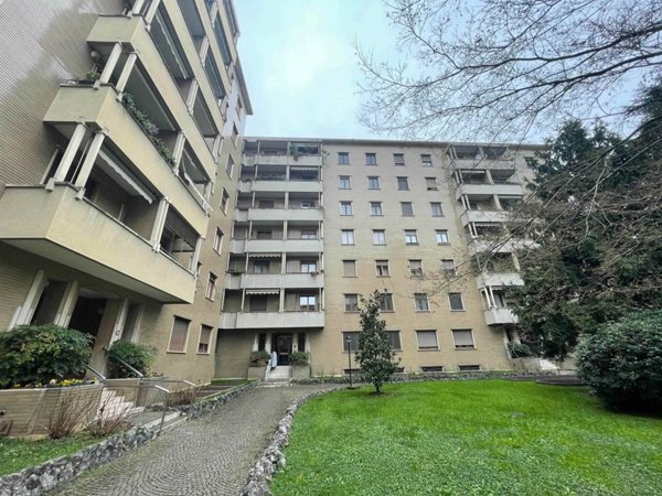 appartamento in vendita a Monza in zona Centro Storico