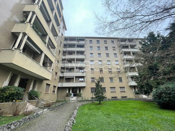 appartamento in vendita a Monza in zona Centro Storico