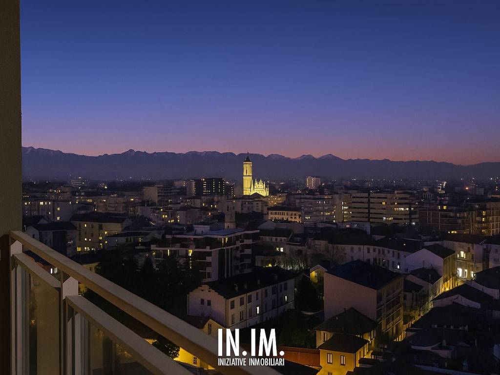 appartamento in vendita a Monza in zona Centro Storico