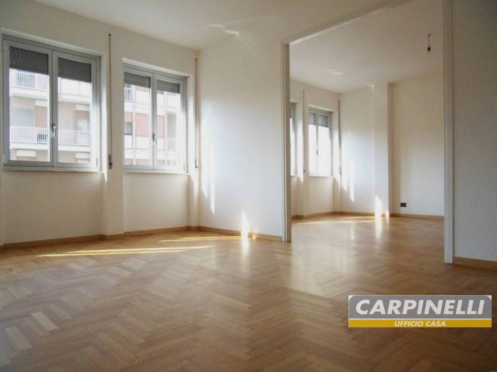 appartamento in vendita a Monza in zona Centro Storico