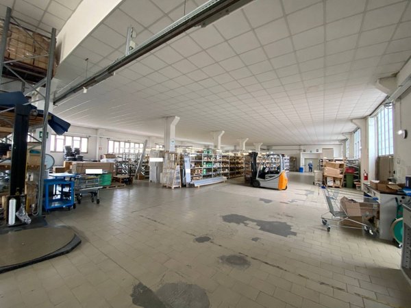 capannone in vendita a Monza