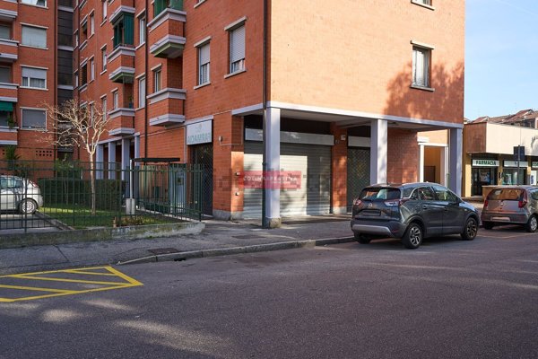 negozio in vendita a Monza