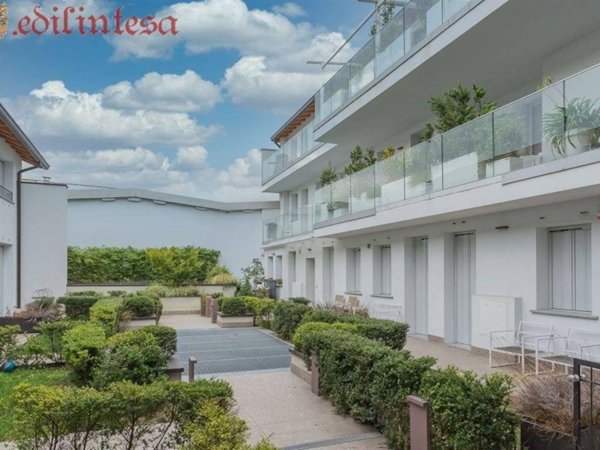 appartamento in vendita a Monza in zona Centro Storico