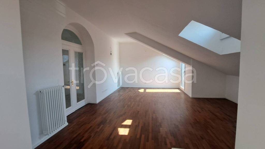 appartamento in vendita a Monza in zona Centro Storico