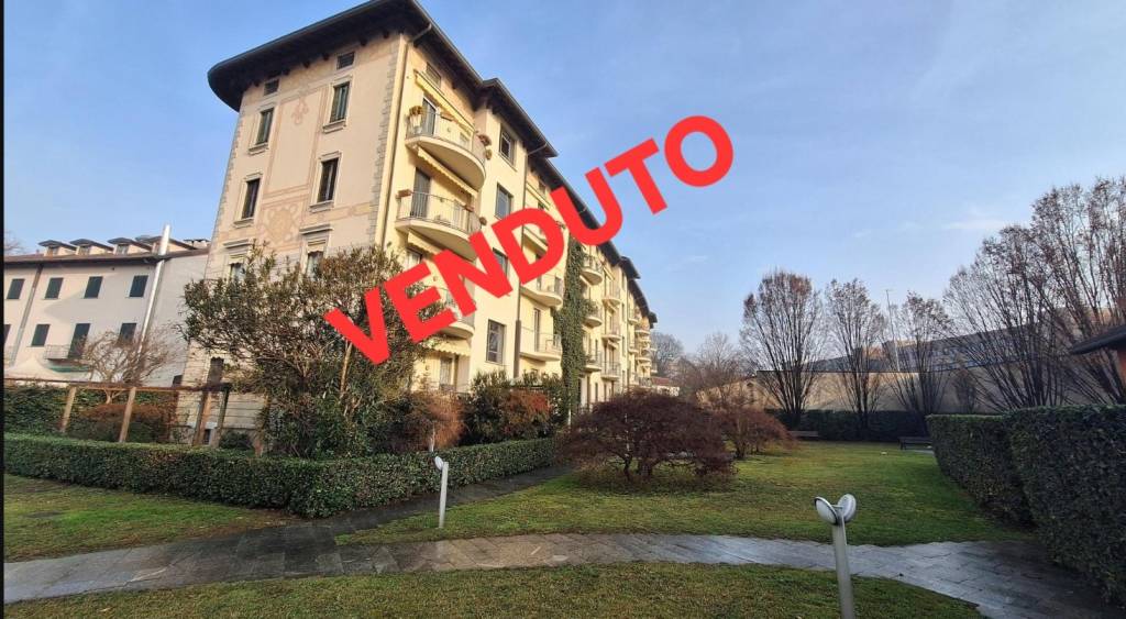 appartamento in vendita a Monza in zona Centro Storico