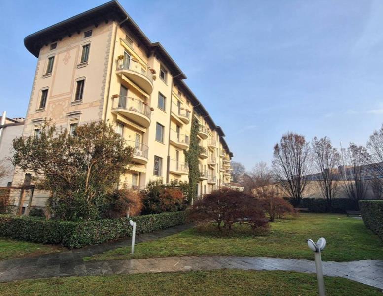 appartamento in vendita a Monza in zona Centro Storico