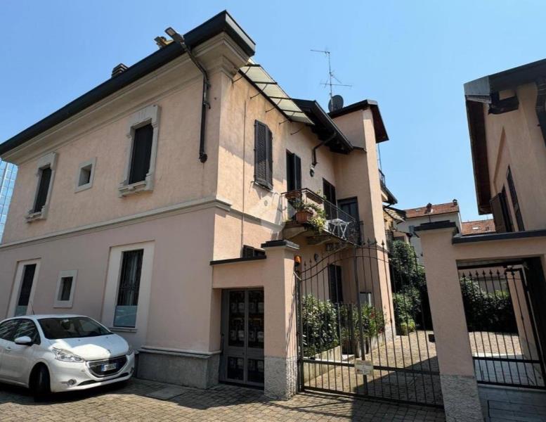 appartamento in vendita a Monza in zona Centro Storico