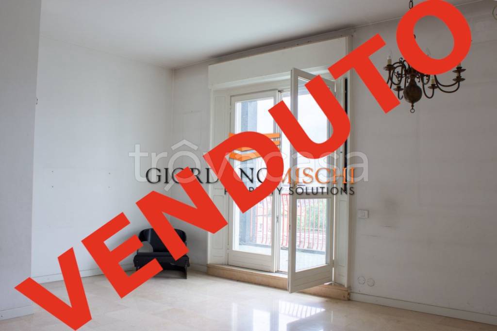 appartamento in vendita a Monza in zona Centro Storico