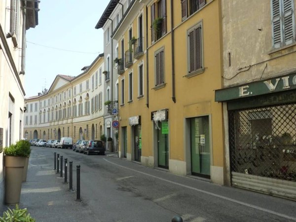 negozio in vendita a Monza in zona Centro Storico