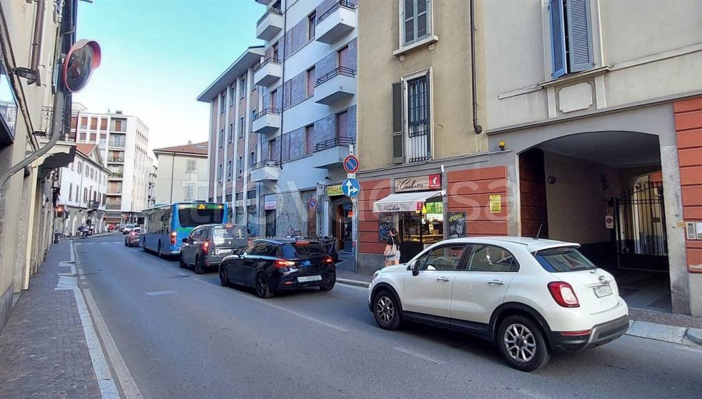 negozio in vendita a Monza in zona Centro Storico