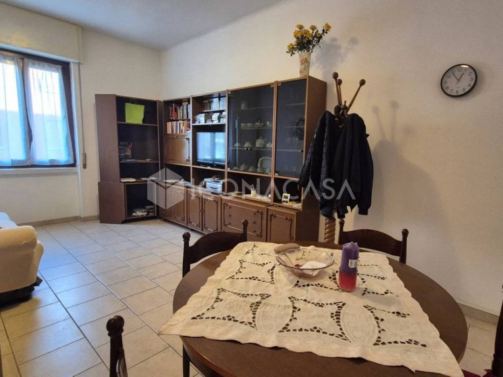 appartamento in vendita a Monza in zona Centro Storico