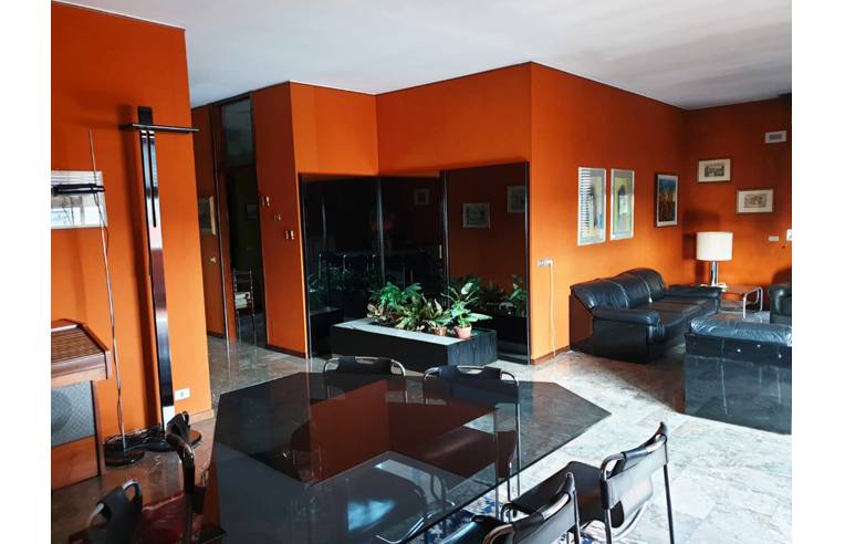 appartamento in vendita a Monza in zona Centro Storico