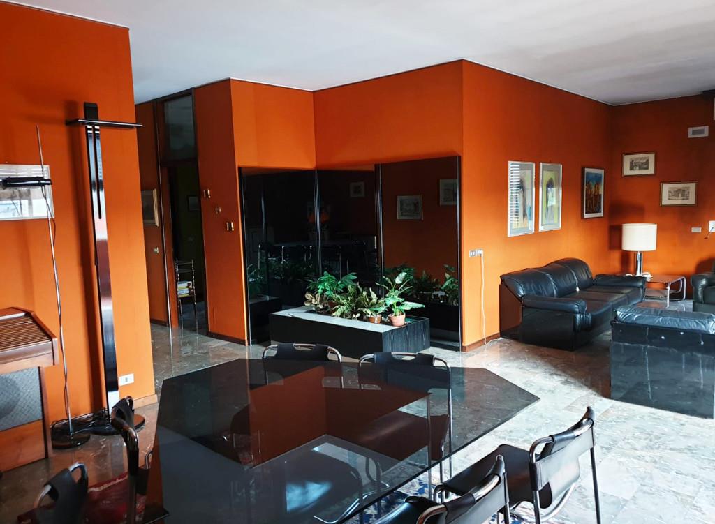 appartamento in vendita a Monza in zona Centro Storico