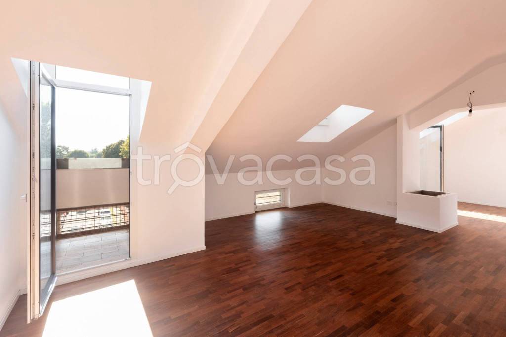 appartamento in vendita a Monza in zona Centro Storico