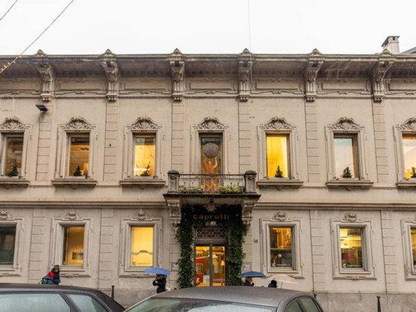 intera palazzina in vendita a Monza in zona Centro Storico