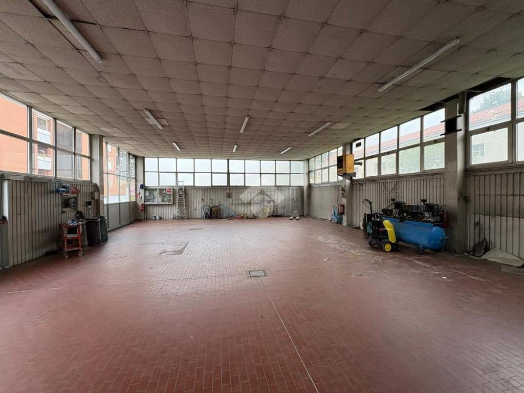 negozio in vendita a Monza