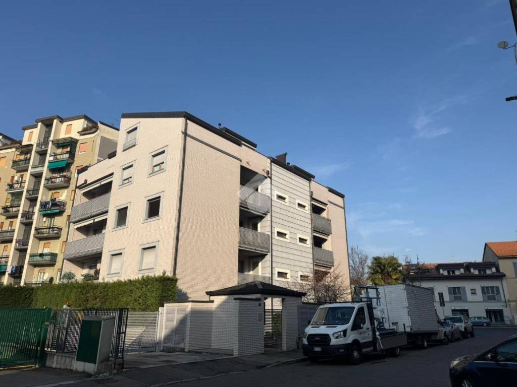 appartamento in vendita a Monza in zona Centro Storico