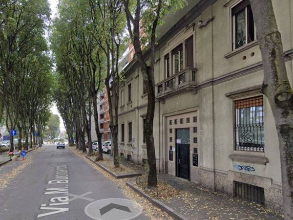 locale commerciale in vendita a Monza in zona Centro Storico