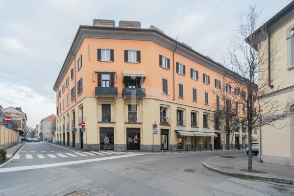 negozio in vendita a Monza