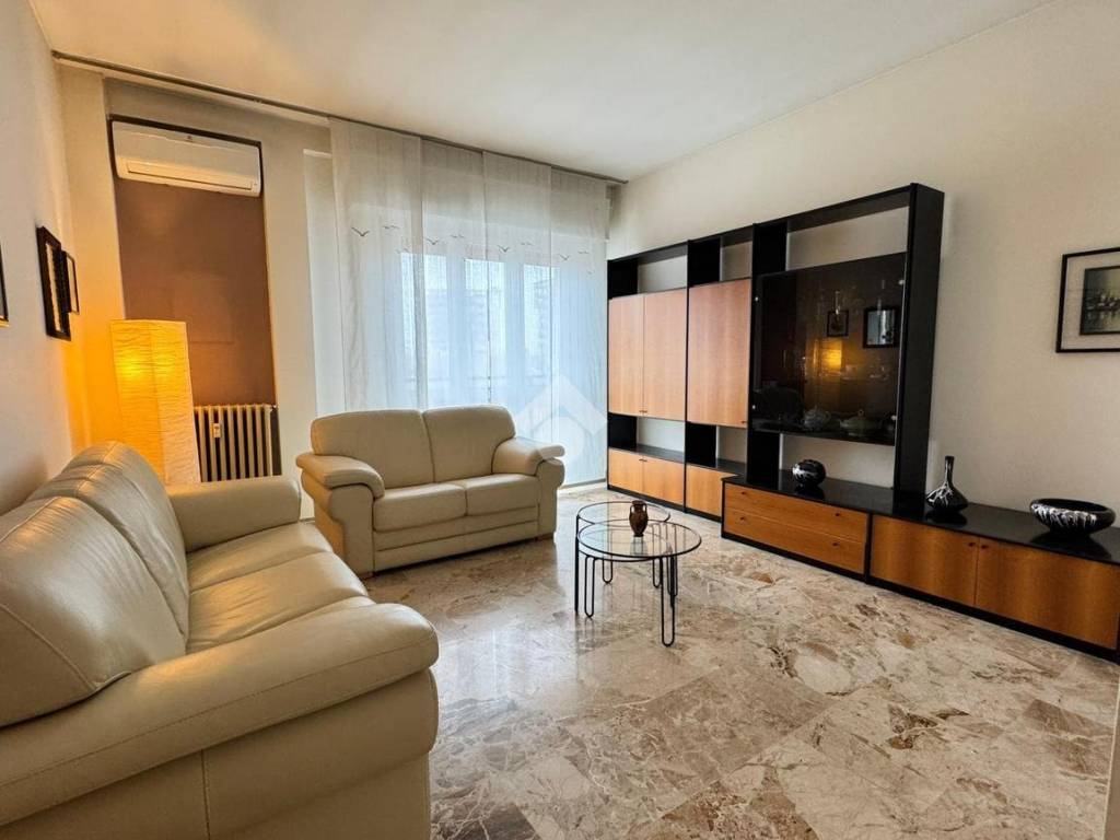 appartamento in vendita a Monza in zona Ospedale San Gerardo