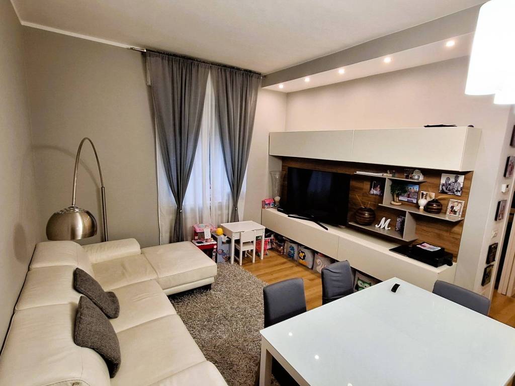 appartamento in vendita a Monza in zona Centro Storico